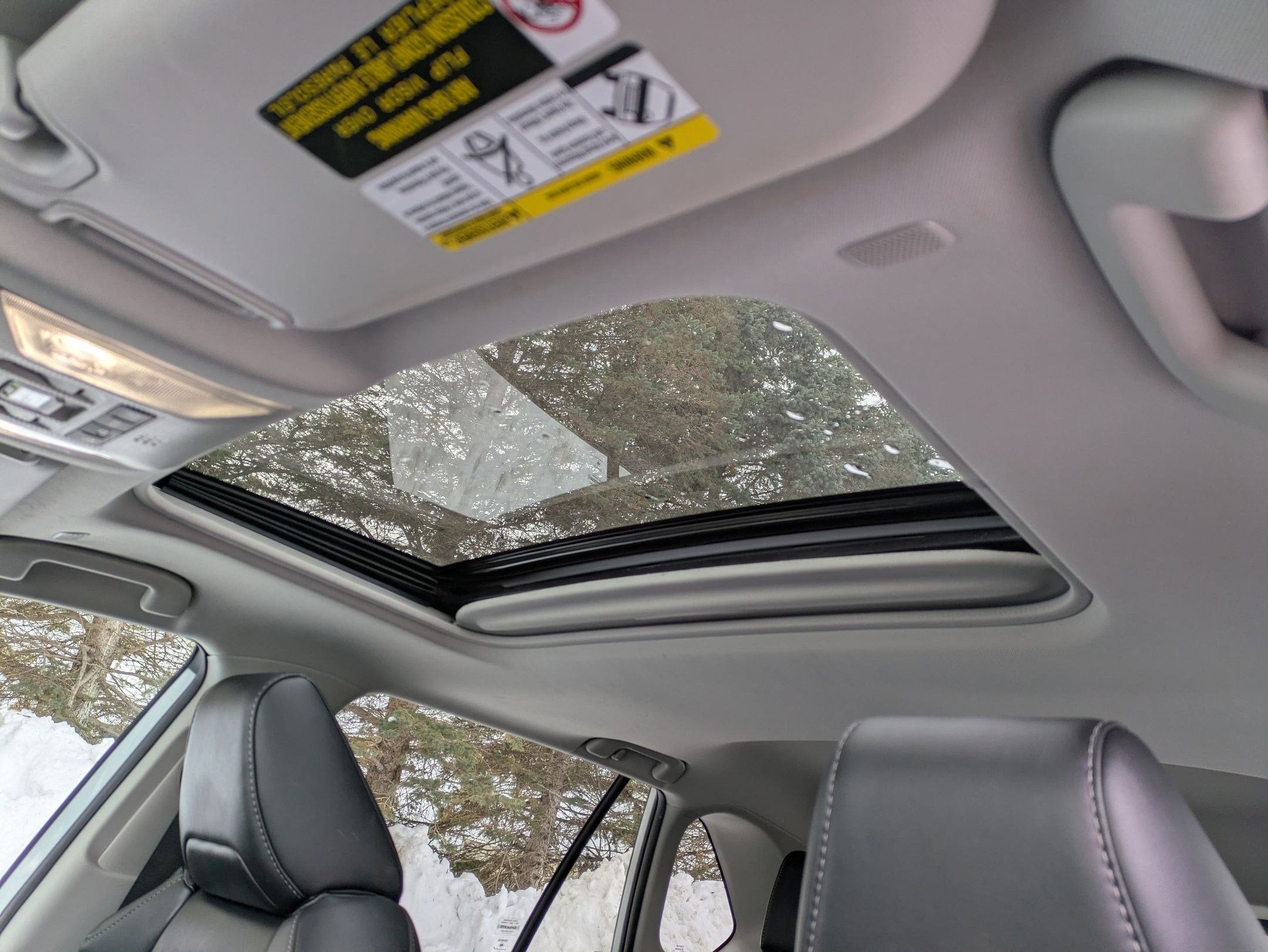 2023 Toyota RAV4 Hybrid XLE Premium w/ Cold Weather Pkg