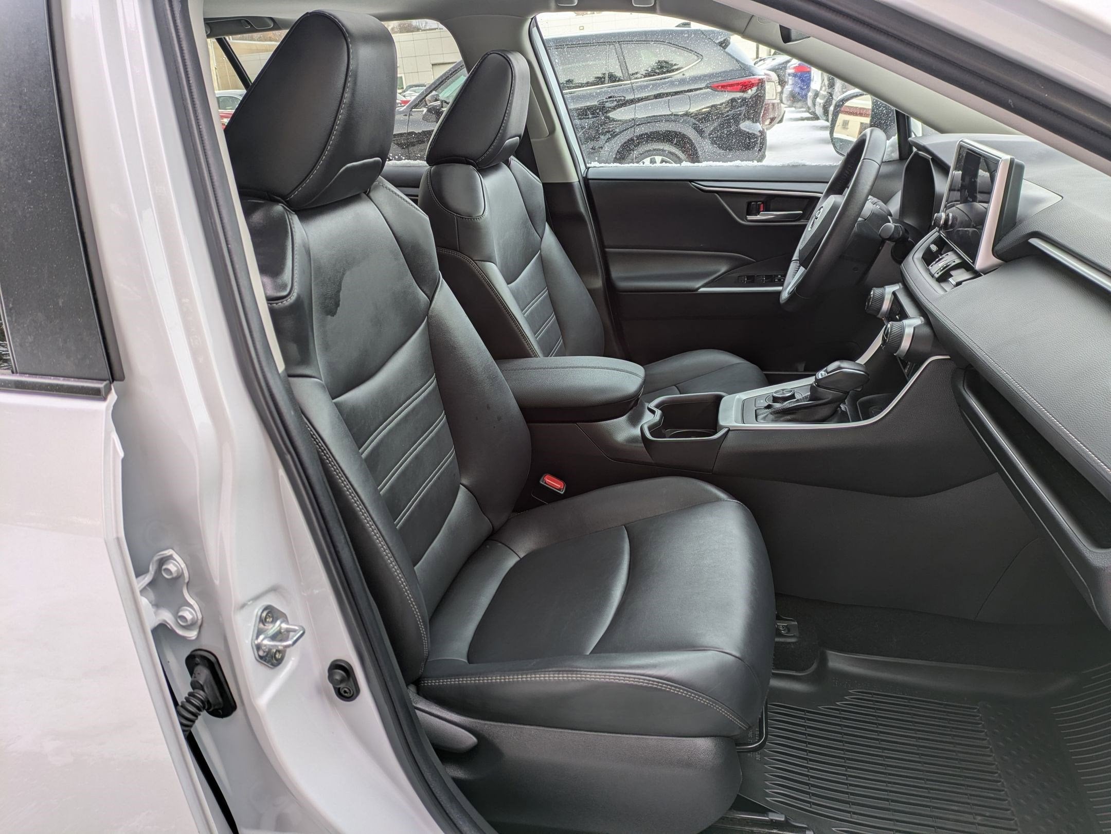 2023 Toyota RAV4 Hybrid XLE Premium w/ Cold Weather Pkg