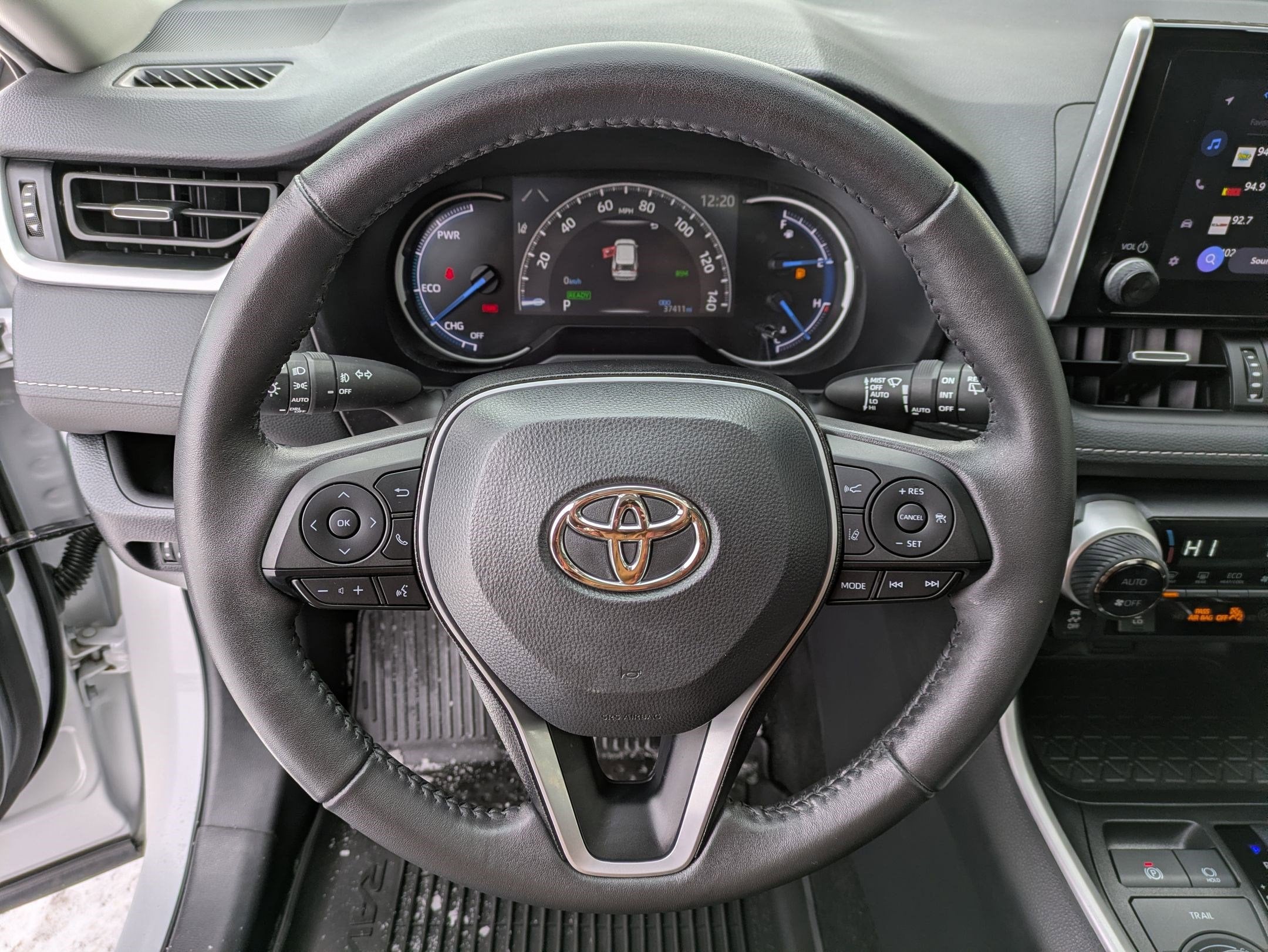 2023 Toyota RAV4 Hybrid XLE Premium w/ Cold Weather Pkg