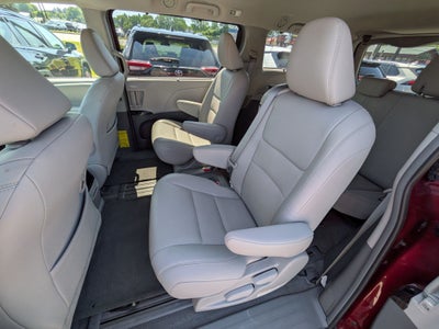 2015 Toyota Sienna XLE 8 Passenger