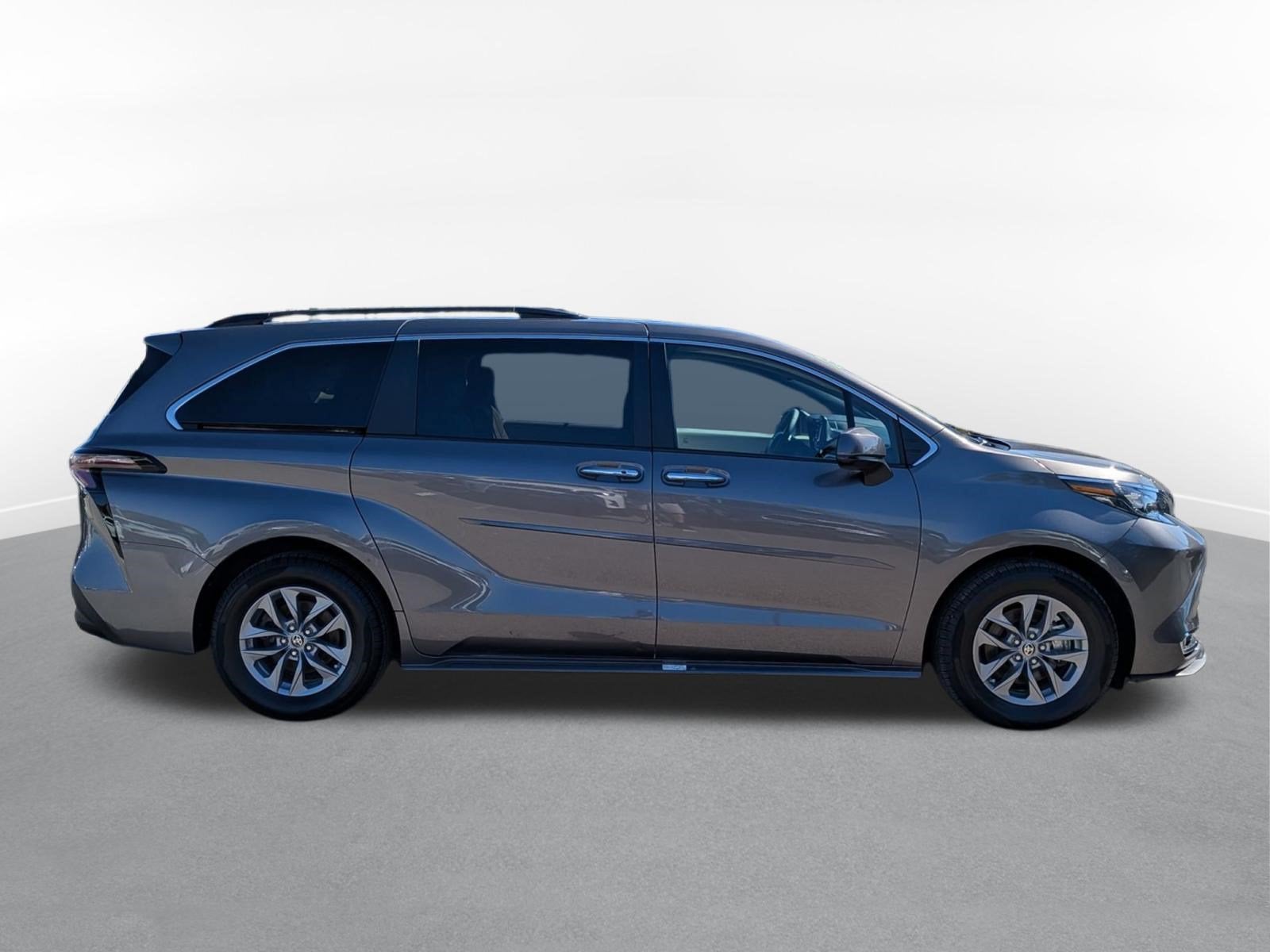 2024 Toyota Sienna XLE 8 Passenger