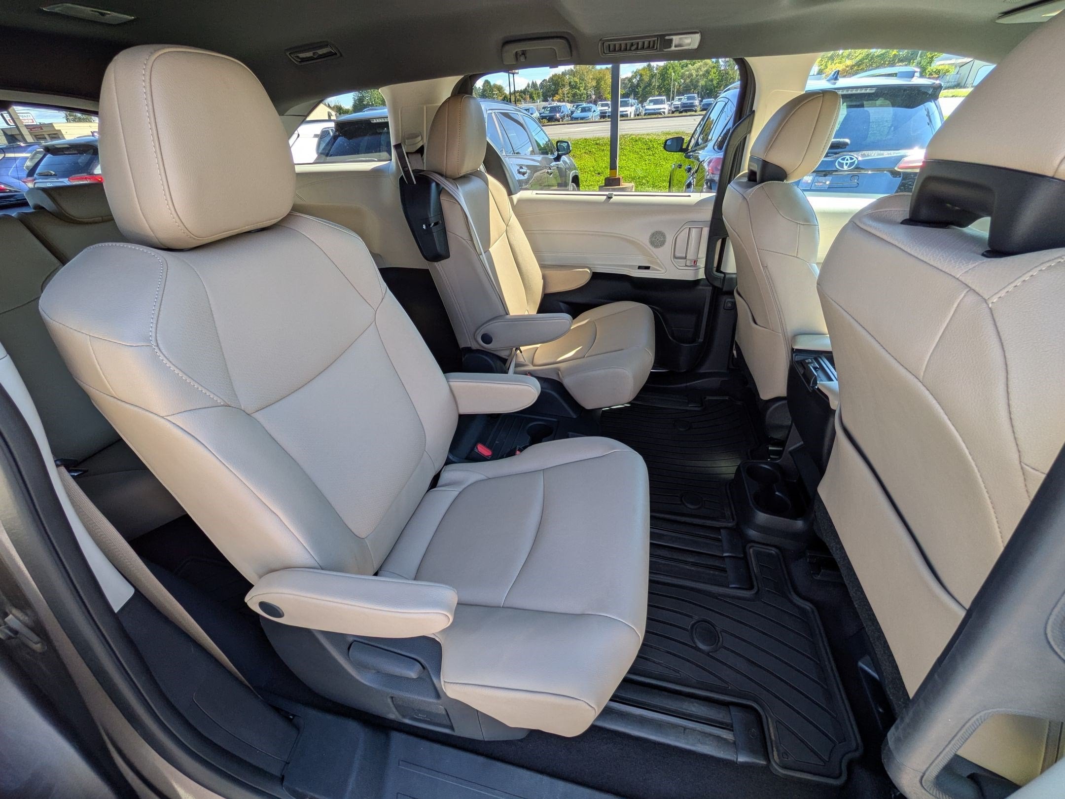 2024 Toyota Sienna XLE 8 Passenger