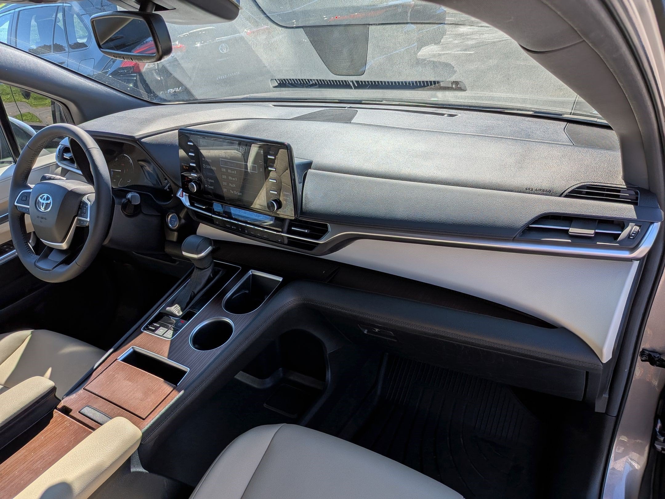 2024 Toyota Sienna XLE 8 Passenger