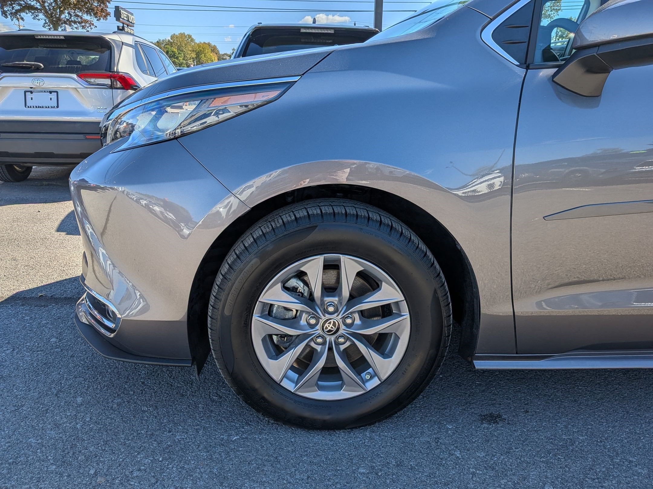 2024 Toyota Sienna XLE 8 Passenger