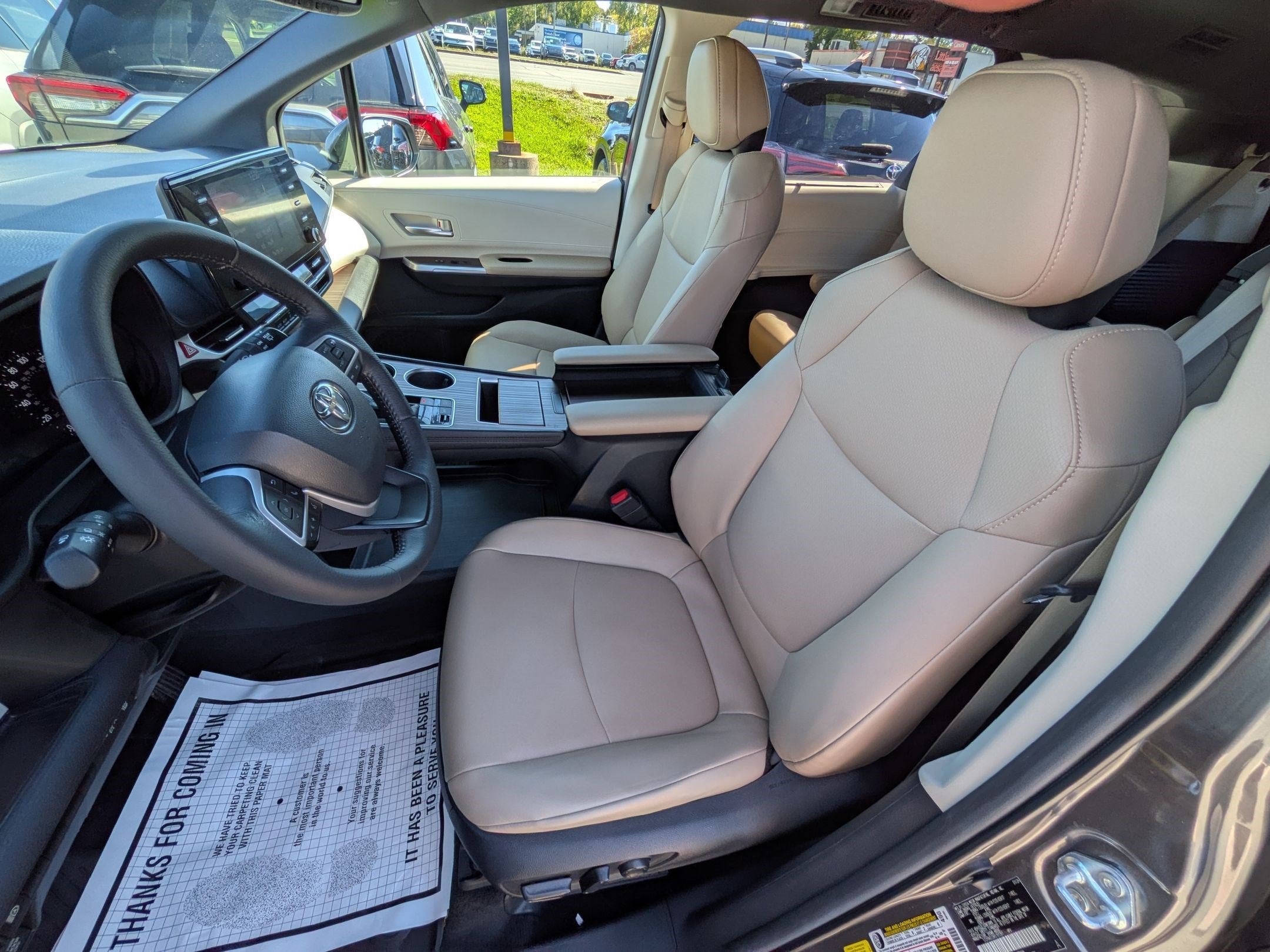2024 Toyota Sienna XLE 8 Passenger