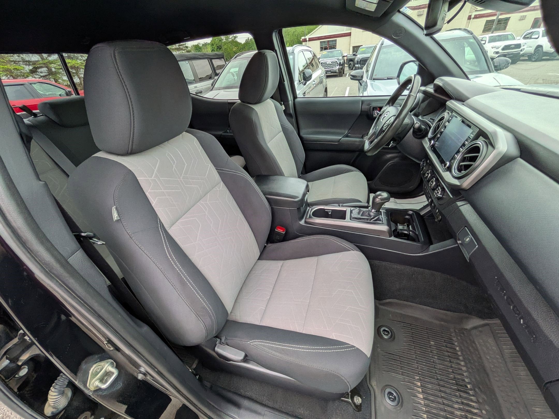 2020 Toyota Tacoma TRD Sport w/ Tech pkg V6