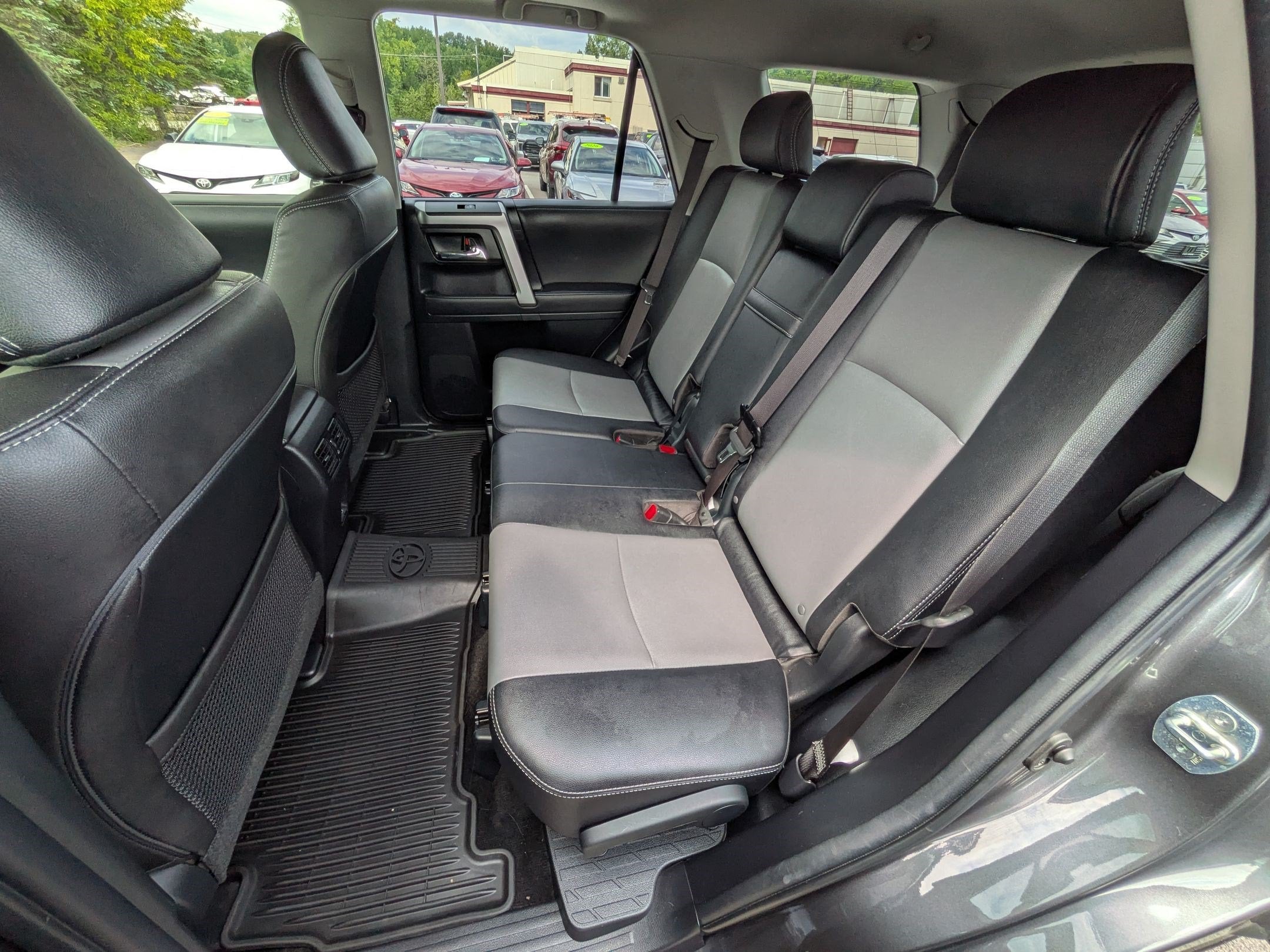 2023 Toyota 4Runner SR5 Premium w/ Third Row Seats