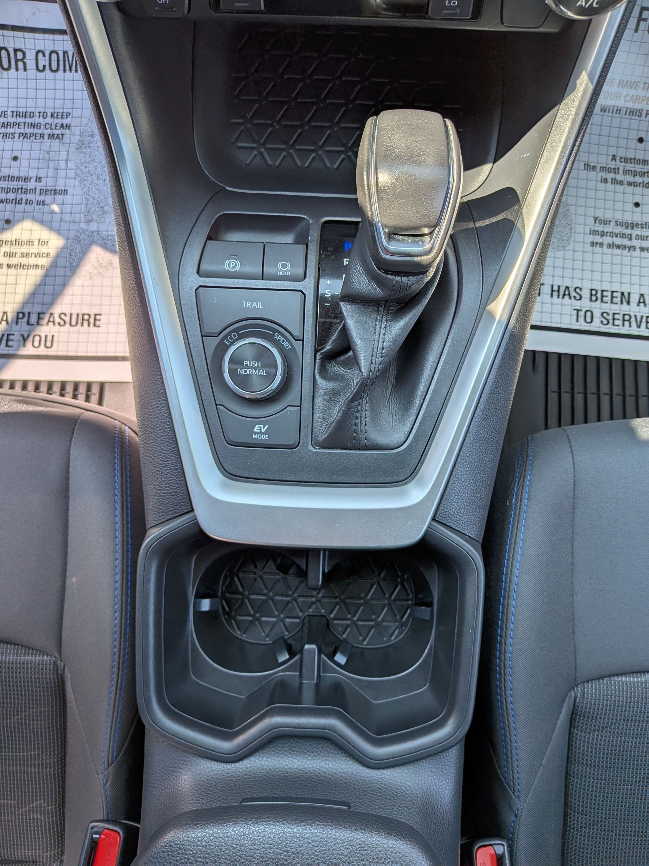 2022 Toyota RAV4 Hybrid SE w/ Convenience & Weather Pkg