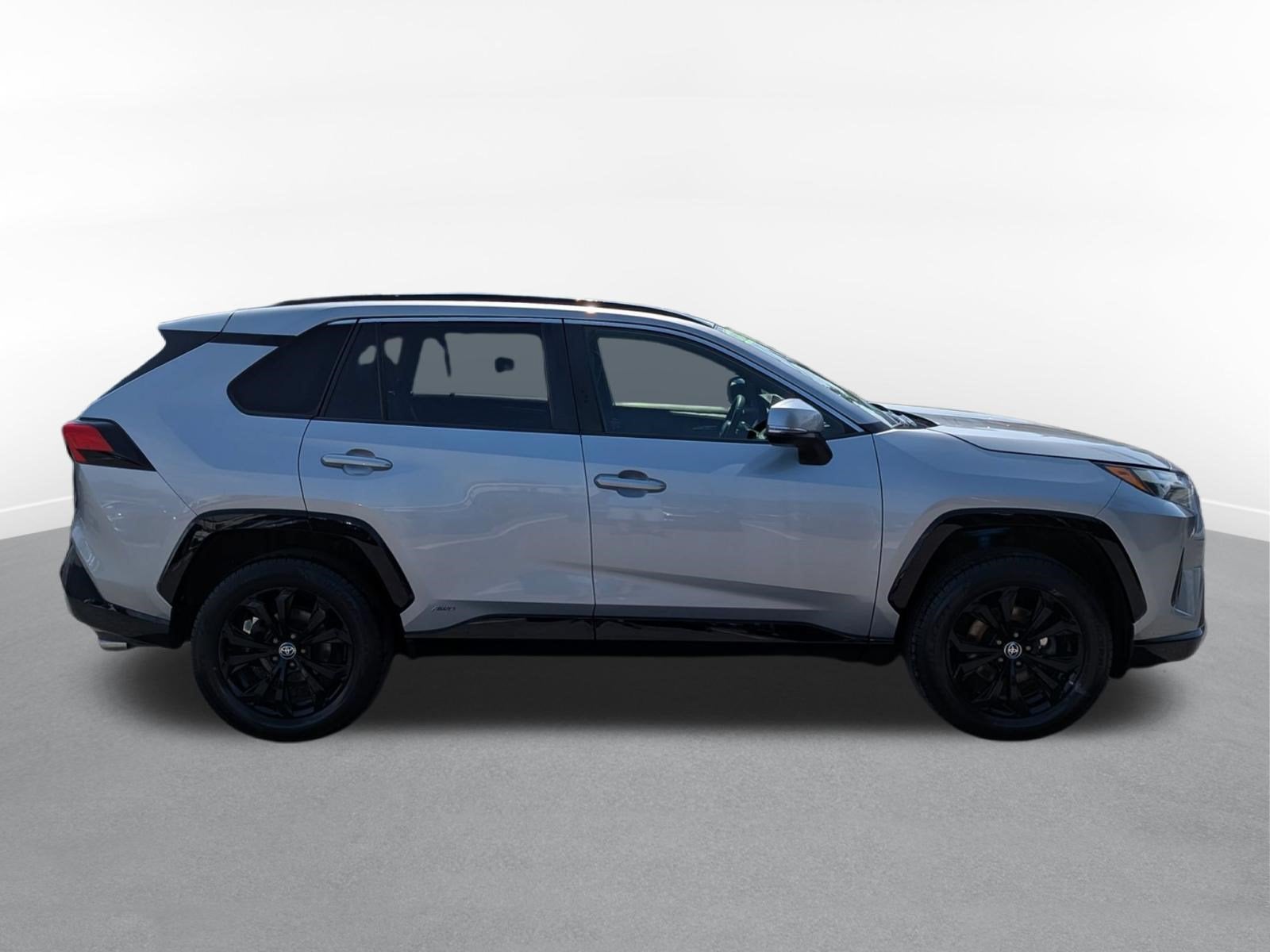 2022 Toyota RAV4 Hybrid SE w/ Convenience & Weather Pkg