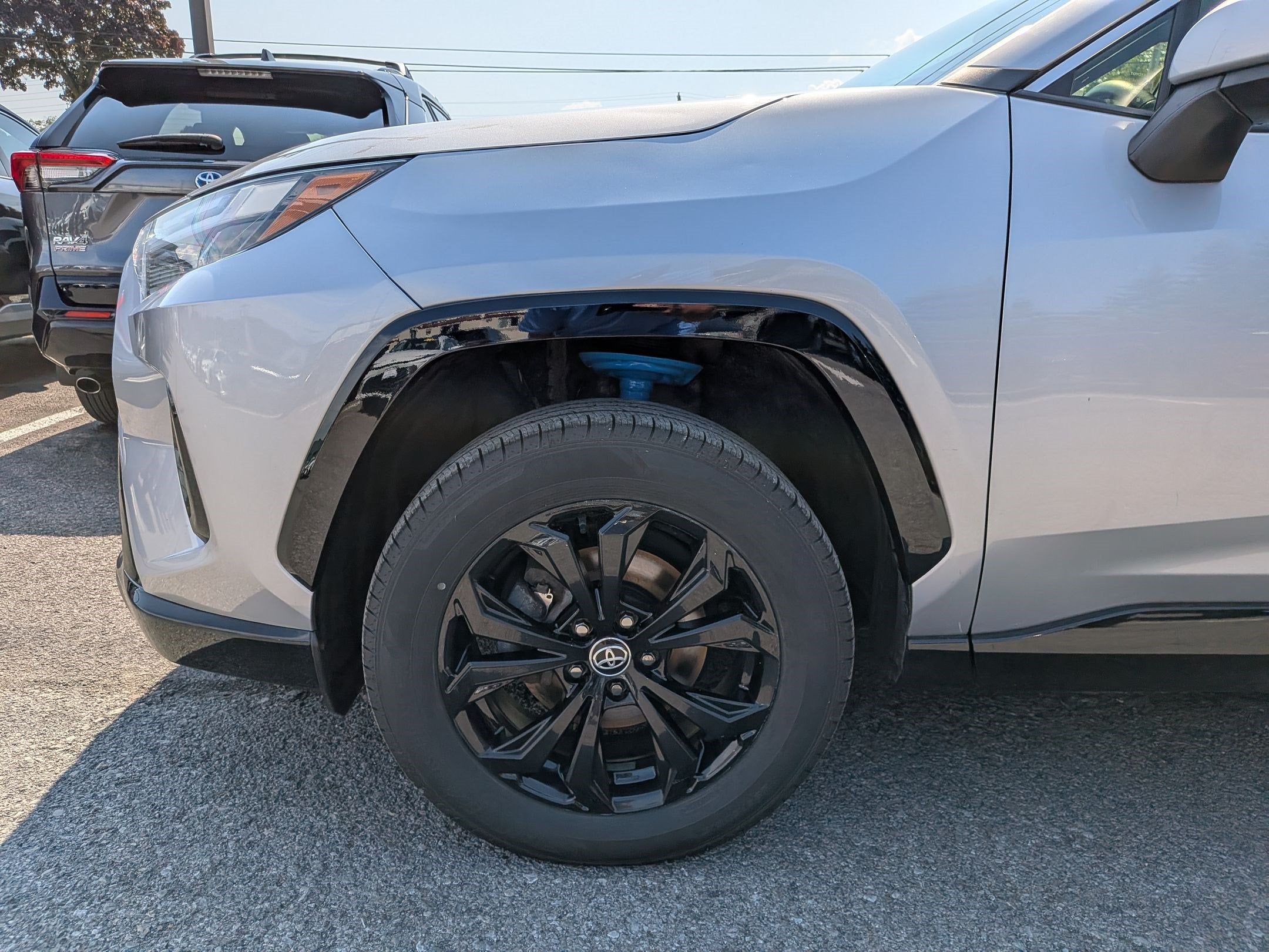 2022 Toyota RAV4 Hybrid SE w/ Convenience & Weather Pkg