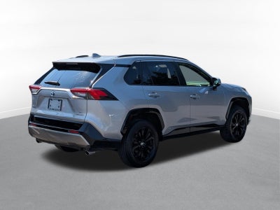 2022 Toyota RAV4 Hybrid SE w/ Convenience & Weather Pkg