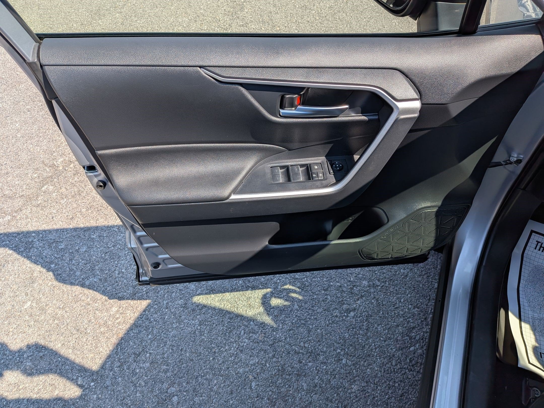 2022 Toyota RAV4 Hybrid SE w/ Convenience & Weather Pkg