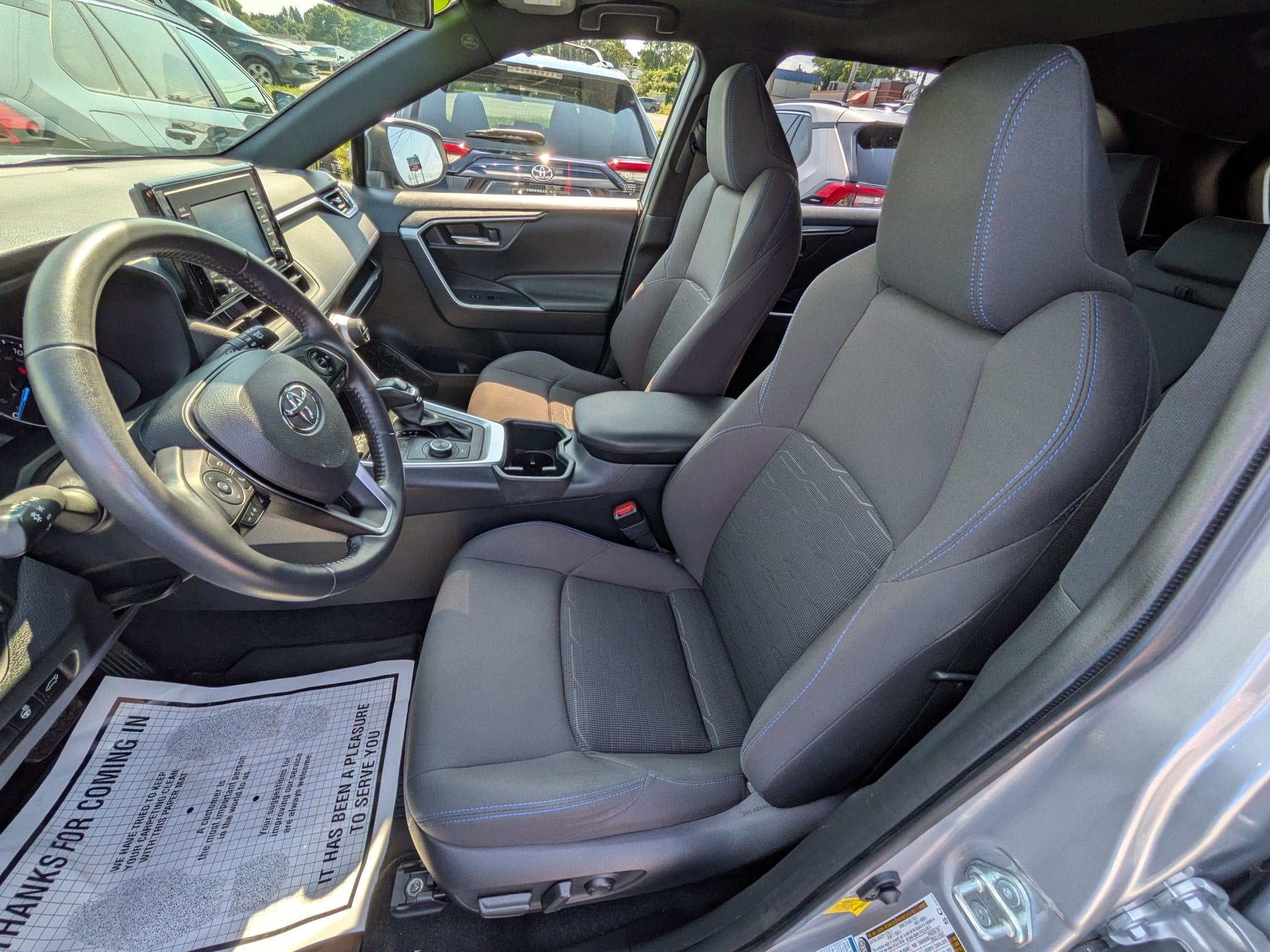 2022 Toyota RAV4 Hybrid SE w/ Convenience & Weather Pkg