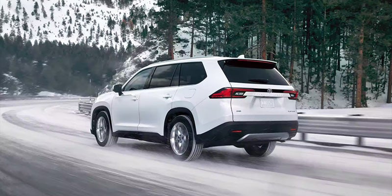 Image of the Toyota Grand Highlander driving on a snowy road